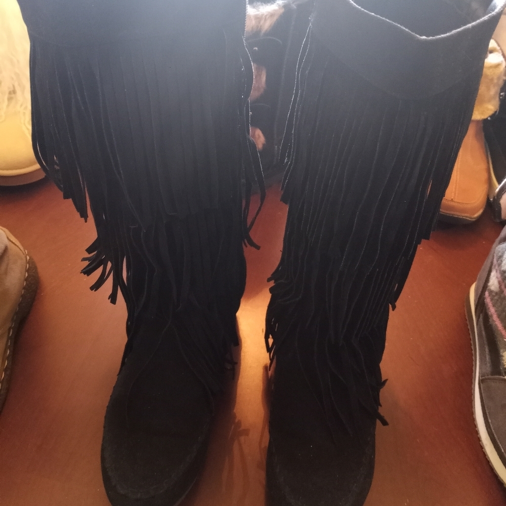 BLACK TASSEL BOOTS